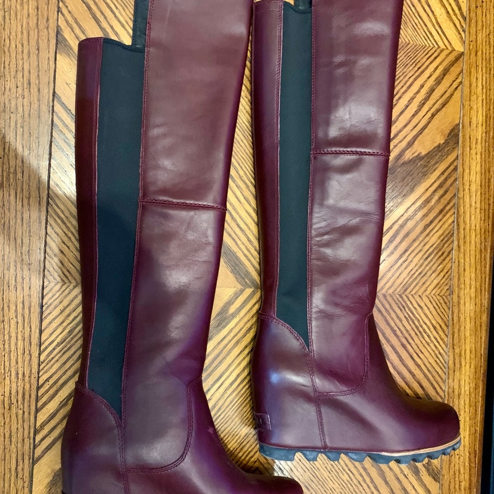 Sorel BNIB Women’s Burgundy Knee-High Boots